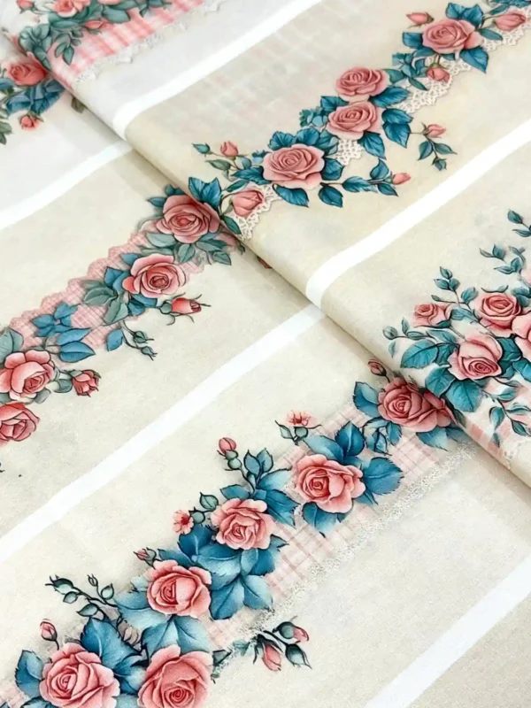 Sacrum cor | Tecidos Digitais, Tricolines e Barrados 44 Visão geral do Tecido Tricoline Barrado Rosas 100% algodão 94384/001D com estampa digital floral na Sacrum Cor.