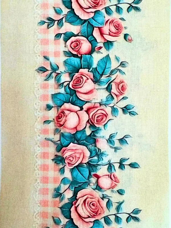 Estampa digital de rosas com composição de renda e fundo xadrez no Tecido Tricoline Barrado Rosas.
