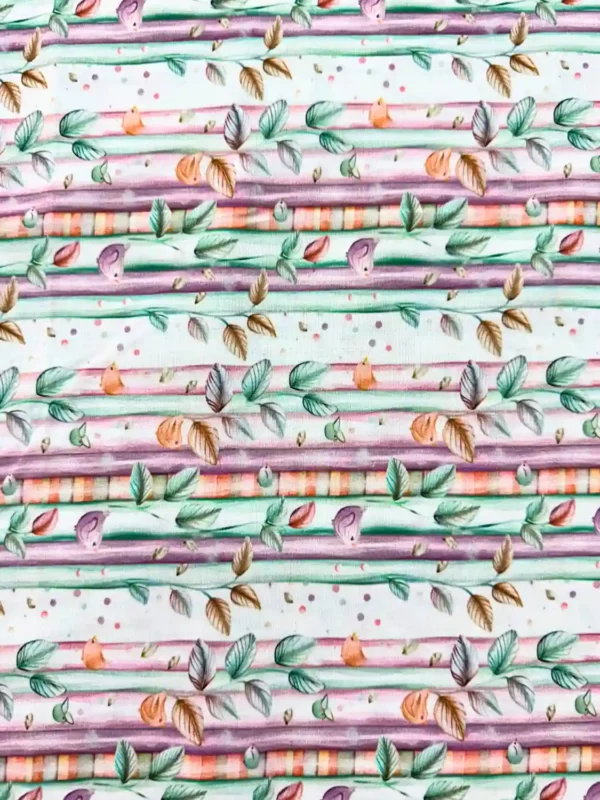 Detalhe das listras coloridas e tons suaves do Tecido Tricoline Digital Birdies Listrado modelo D1340.